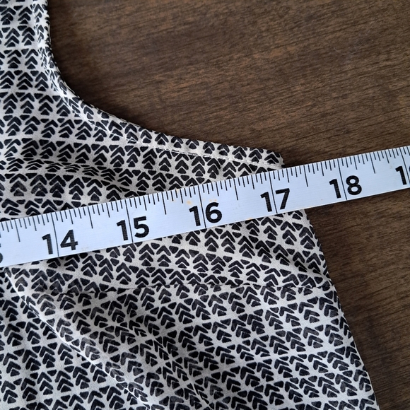 Old Navy Tank Top Womens Small Black Aztec Print Boho Lightweight Semi-Sheer - Picture 5 of 5